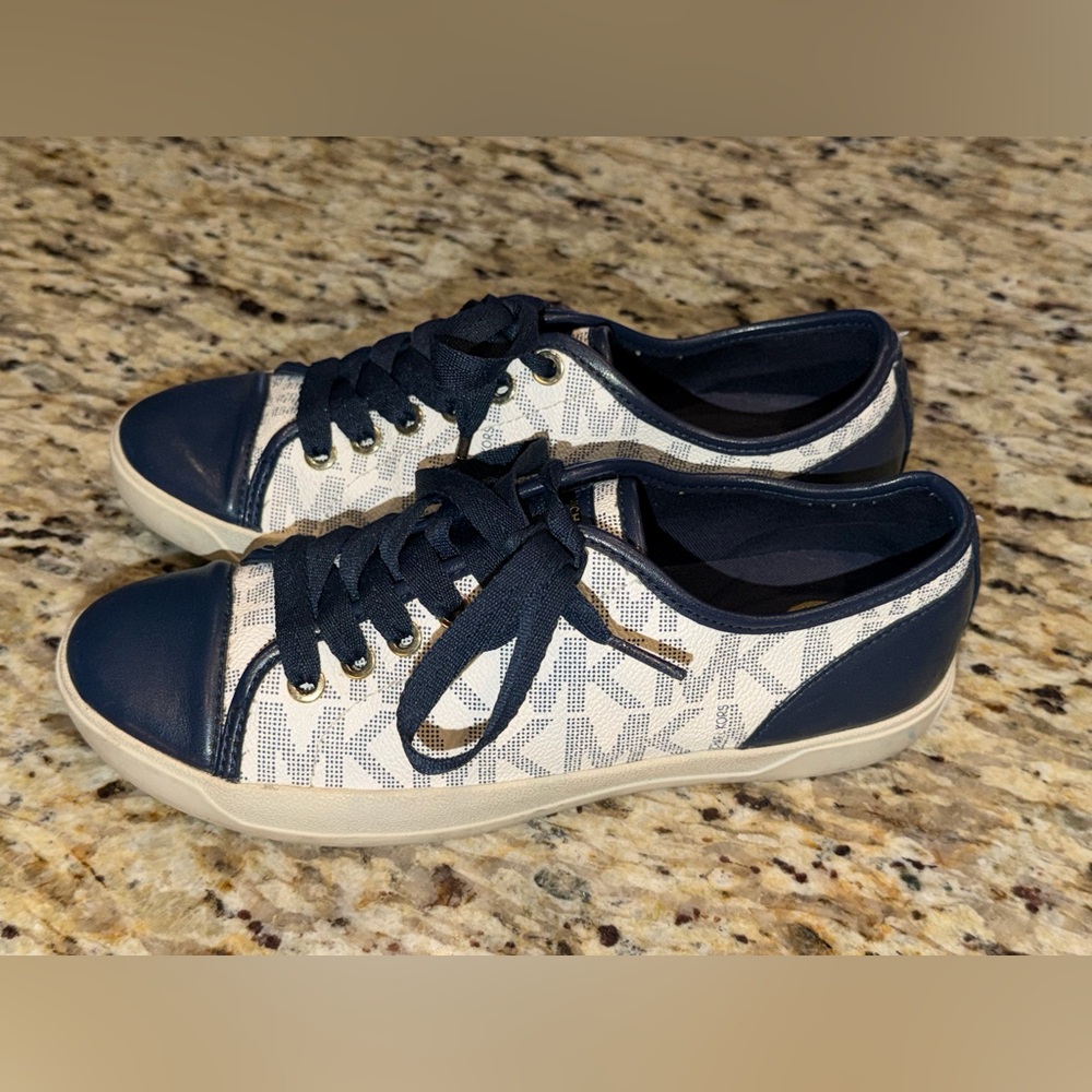MICHAEL KORS Women's White Navy Blue MK Signature Flat City Sneakers Size 6, EUC